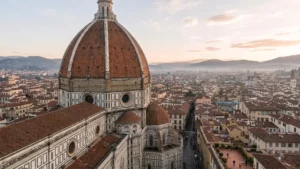 Cúpula de Brunelleschi no Duomo de Florença, obra-símbolo da arquitetura renascentista na Itália