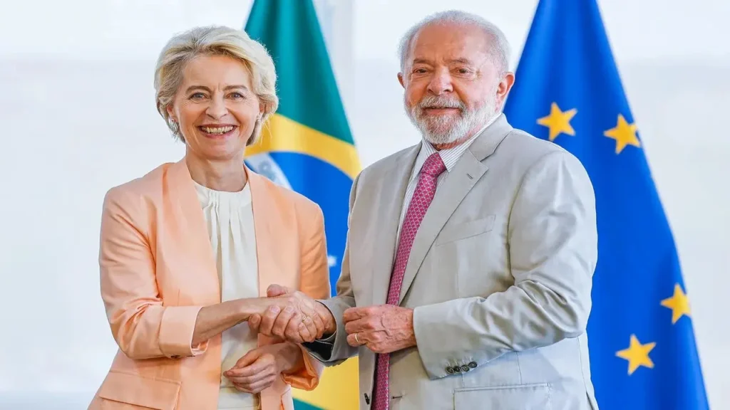 Presidente da Comissão Europeia, Ursula von der Leyen e o Presidente da República, Luís Inácio Lula da Silva, representando o acordo de livre comércio União Europeia Mercosul.