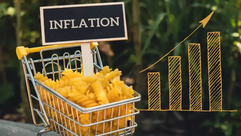 Carrinho de mercado cheio de macarrão e grafico representando a inflação.