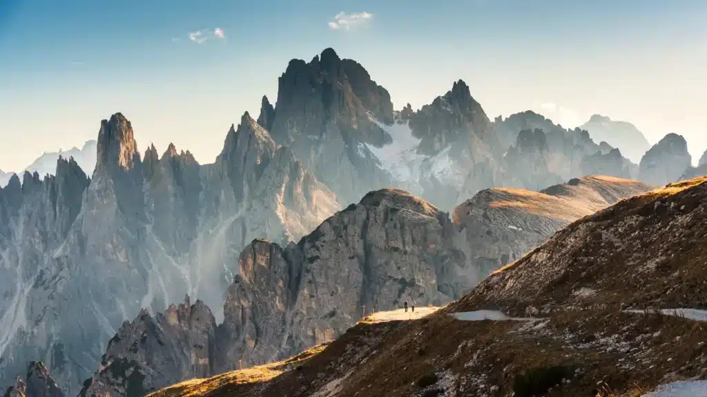 Montanhas Cadini di Misurina e Tre Cime di Lavaredo nas Dolomitas, Itália.